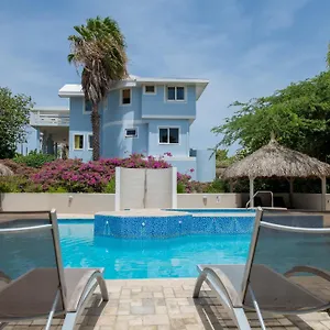 At Secured Gated Near Mambo Beach! Villa
